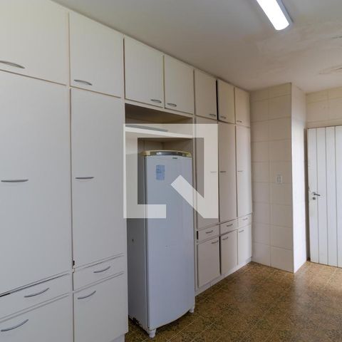 Casa para alugar com 628m², 5 quartos e 7 vagas Casa para alugar com 628m², 5 quartos e 7 vagasCozinha