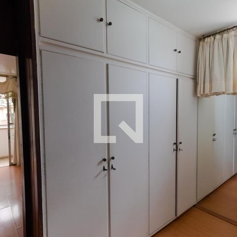 Casa para alugar com 628m², 5 quartos e 7 vagas Casa para alugar com 628m², 5 quartos e 7 vagasCloset da Suíte 01