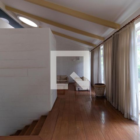 Casa para alugar com 628m², 5 quartos e 7 vagas Casa para alugar com 628m², 5 quartos e 7 vagasSalas