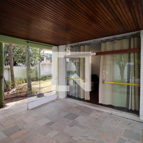 Casa para alugar com 628m², 5 quartos e 7 vagas Casa para alugar com 628m², 5 quartos e 7 vagasVaranda
