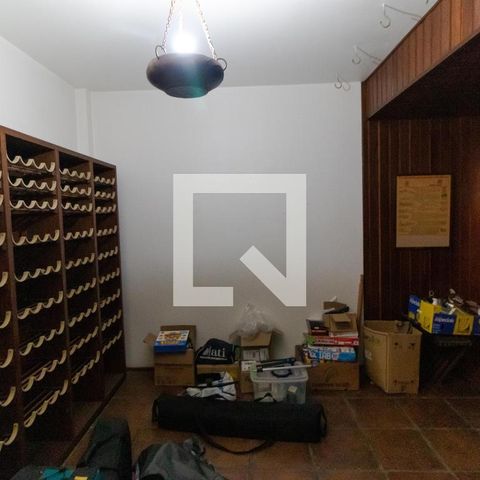 Casa para alugar com 628m², 5 quartos e 7 vagas Casa para alugar com 628m², 5 quartos e 7 vagasAdega