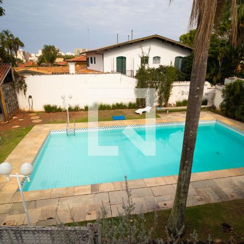 Casa para alugar com 628m², 5 quartos e 7 vagas Casa para alugar com 628m², 5 quartos e 7 vagasQuintal com Piscina