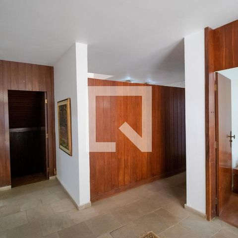 Casa para alugar com 628m², 5 quartos e 7 vagas Casa para alugar com 628m², 5 quartos e 7 vagasHall de Entrada