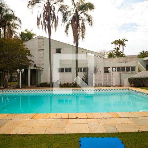 Casa para alugar com 628m², 5 quartos e 7 vagas Casa para alugar com 628m², 5 quartos e 7 vagasQuintal com Piscina