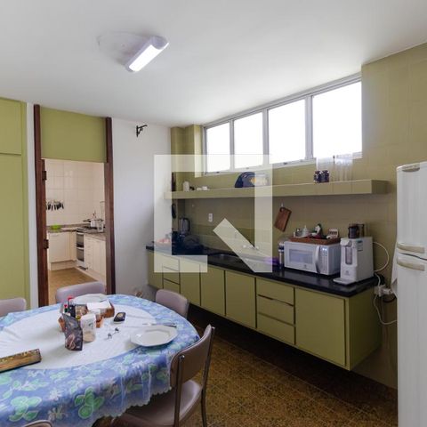 Casa para alugar com 628m², 5 quartos e 7 vagas Casa para alugar com 628m², 5 quartos e 7 vagasCopa