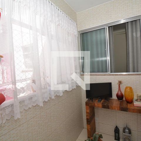 Apartamento à venda com 75m², 3 quartos e 1 vagaÁrea de Serviço