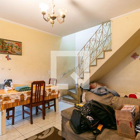 Casa à venda com 90m², 2 quartos e 2 vagasSala