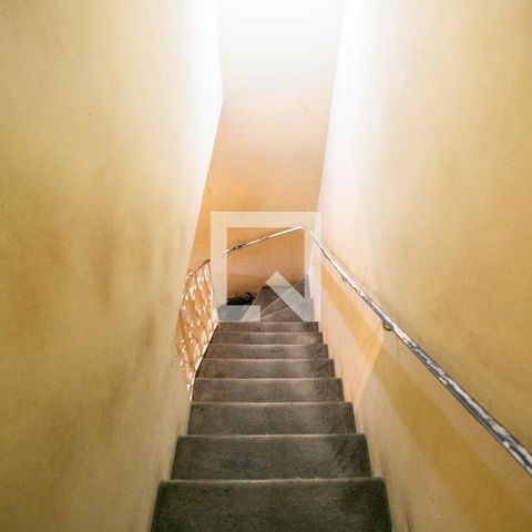 Casa à venda com 90m², 2 quartos e 2 vagasEscadas