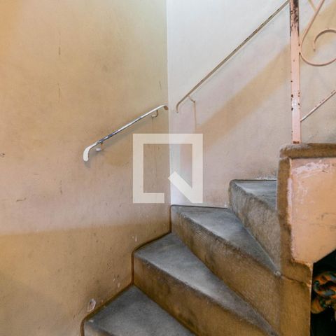 Casa à venda com 90m², 2 quartos e 2 vagasEscadas