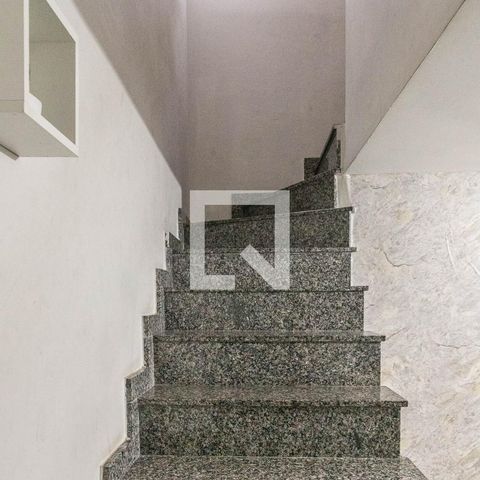 Casa de condomínio à venda com 65m², 2 quartos e 1 vagaEscada