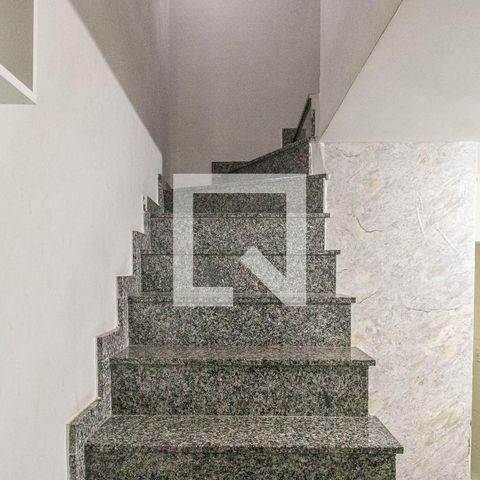 Casa de condomínio à venda com 65m², 2 quartos e 1 vagaEscada