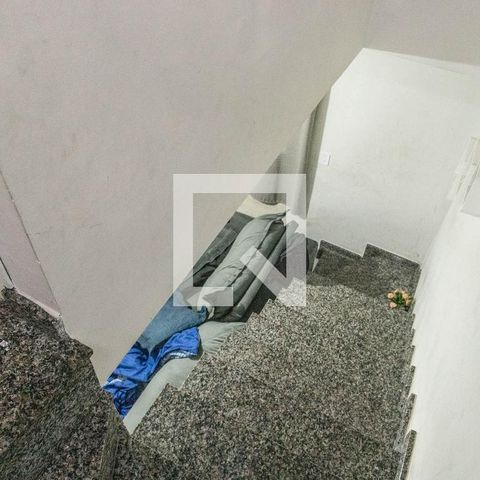 Casa de condomínio à venda com 65m², 2 quartos e 1 vagaEscada