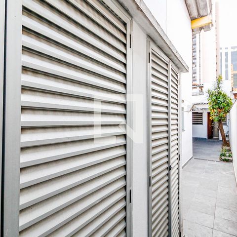 Casa para alugar com 150m², 2 quartos e 2 vagasCorredor lateral