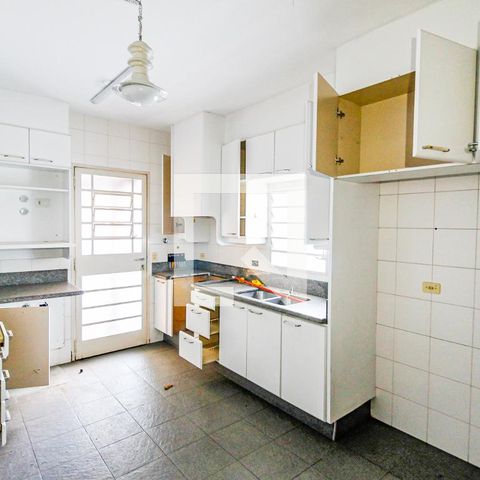 Casa para alugar com 150m², 2 quartos e 2 vagasCozinha