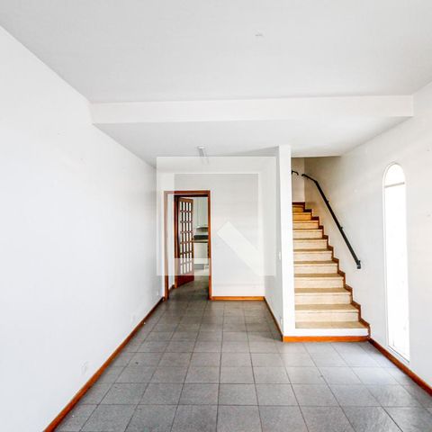 Casa para alugar com 150m², 2 quartos e 2 vagasSala