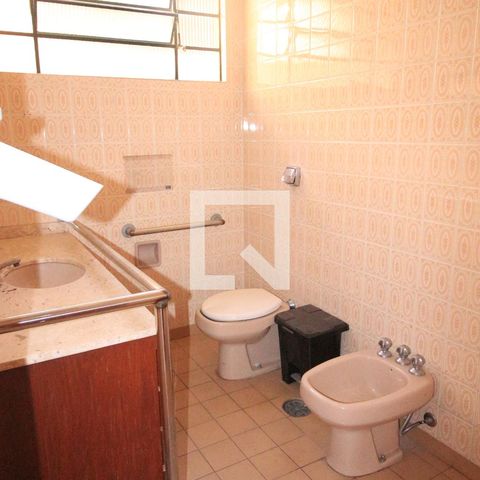 Casa à venda com 240m², 4 quartos e 4 vagasBanheiro 2