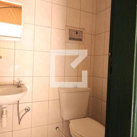 Casa à venda com 240m², 4 quartos e 4 vagasBanheiro de Serviço