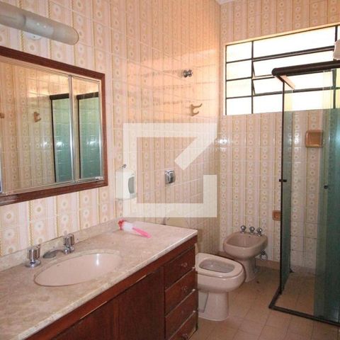 Casa à venda com 240m², 4 quartos e 4 vagasBanheiro