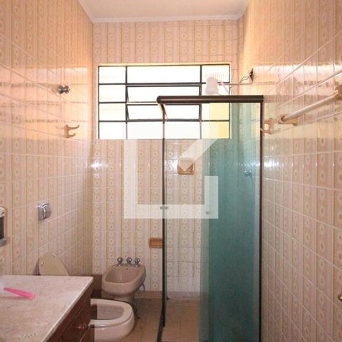 Casa à venda com 240m², 4 quartos e 4 vagasBanheiro