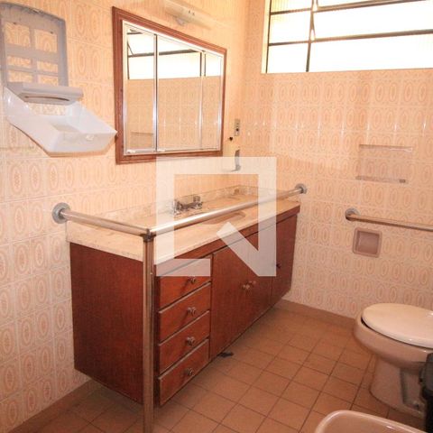 Casa à venda com 240m², 4 quartos e 4 vagasBanheiro 2