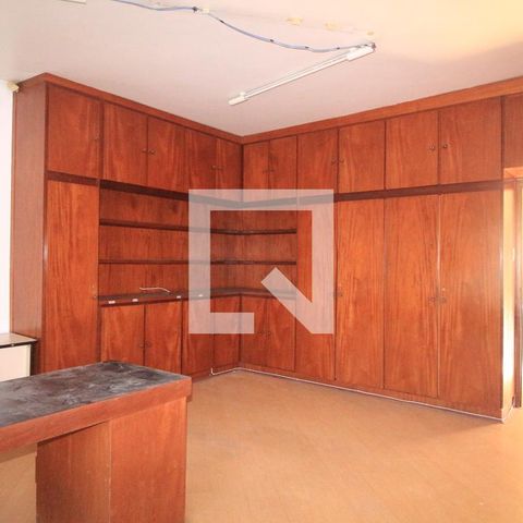 Casa à venda com 240m², 4 quartos e 4 vagasSala