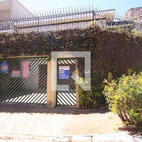 Casa à venda com 240m², 4 quartos e 4 vagasFachada