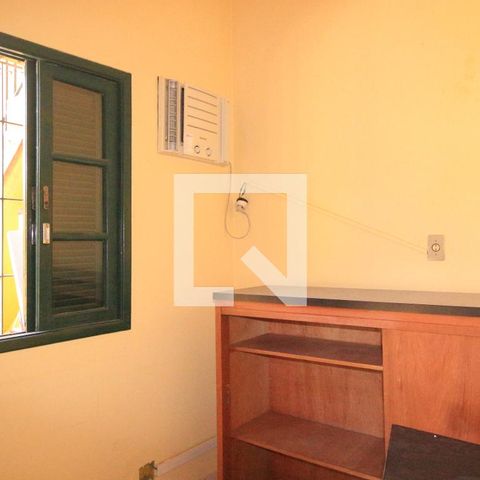 Casa à venda com 240m², 4 quartos e 4 vagasQuarto de Serviço