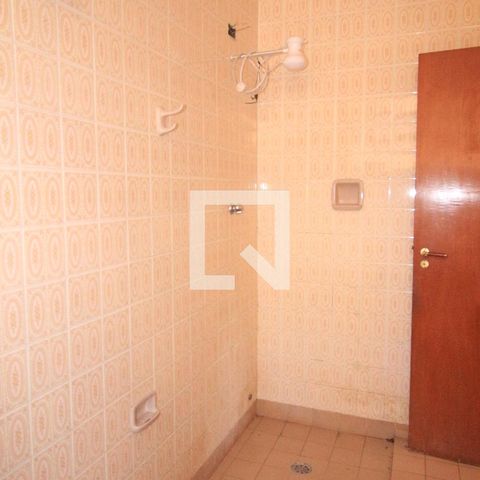 Casa à venda com 240m², 4 quartos e 4 vagasBanheiro 2