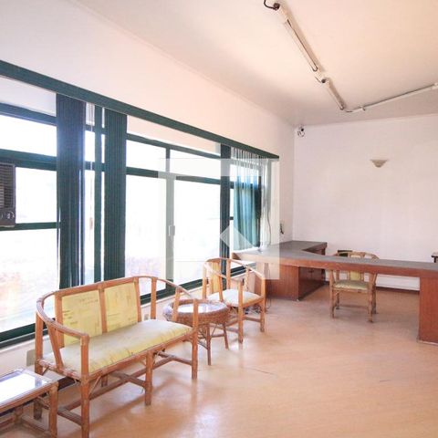 Casa à venda com 240m², 4 quartos e 4 vagasSala