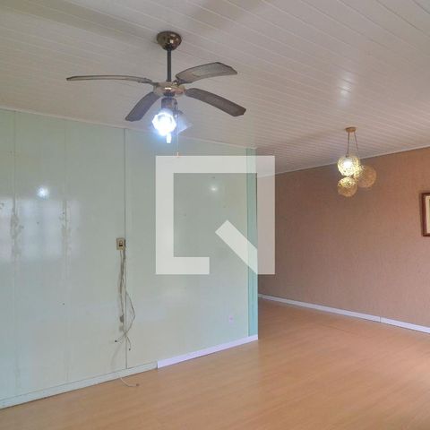 Casa à venda com 60m², 2 quartos e 2 vagasSala