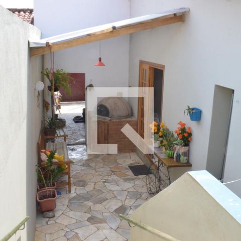 Casa à venda com 200m², 3 quartos e 2 vagasQuintal entre as 2 casas