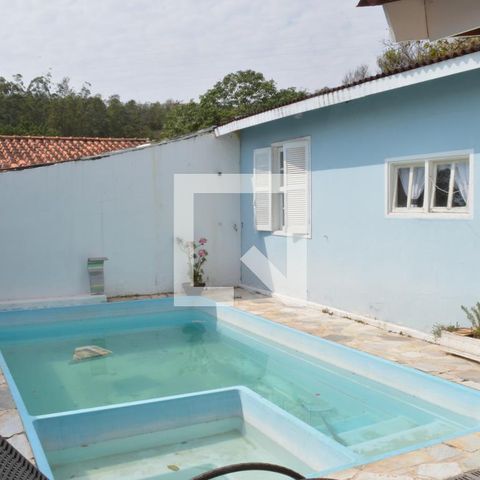 Casa à venda com 200m², 3 quartos e 2 vagasPiscina