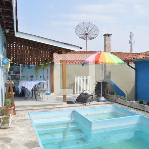 Casa à venda com 200m², 3 quartos e 2 vagasQuintal com Piscina