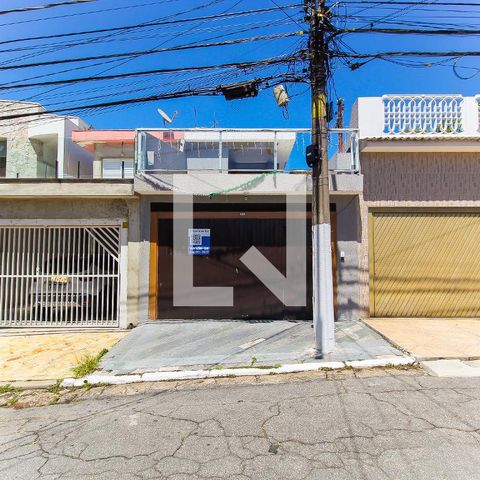 Casa à venda com 259m², 3 quartos e 2 vagas Casa à venda com 259m², 3 quartos e 2 vagasFachada
