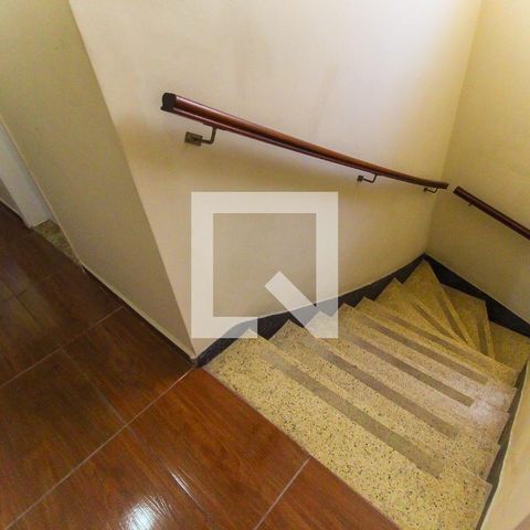 Casa à venda com 259m², 3 quartos e 2 vagasEscada