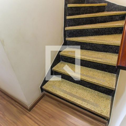 Casa à venda com 259m², 3 quartos e 2 vagasEscada