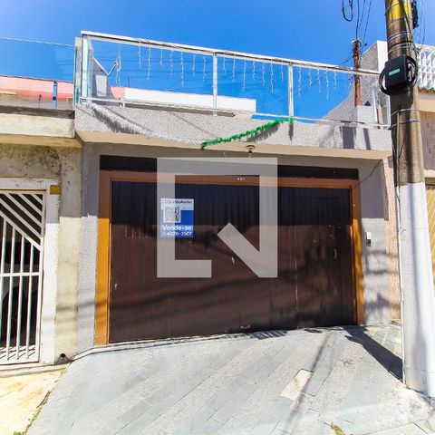 Casa à venda com 259m², 3 quartos e 2 vagas Casa à venda com 259m², 3 quartos e 2 vagasFachada