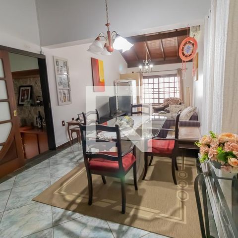 Casa à venda com 190m², 3 quartos e 3 vagasSala