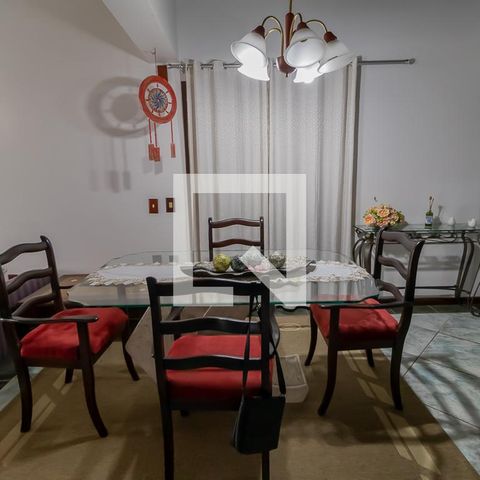 Casa à venda com 190m², 3 quartos e 3 vagasSala