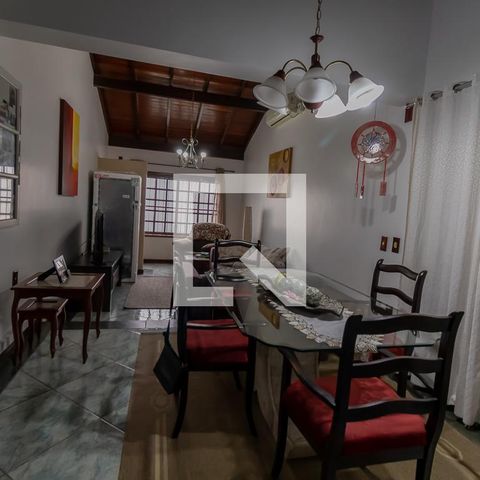 Casa à venda com 190m², 3 quartos e 3 vagasSala