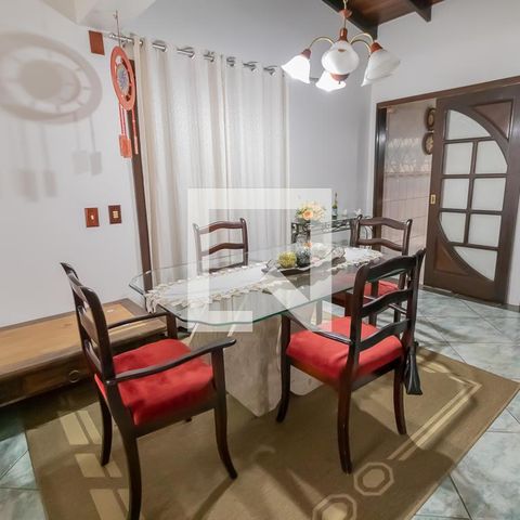 Casa à venda com 190m², 3 quartos e 3 vagasSala