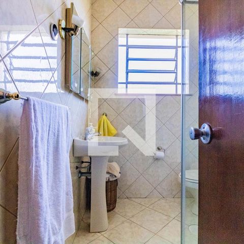 Casa à venda com 220m², 3 quartos e 3 vagasBanheiro da suíte 2