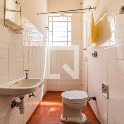 Casa à venda com 220m², 3 quartos e 3 vagasBanheiro da área de serviço