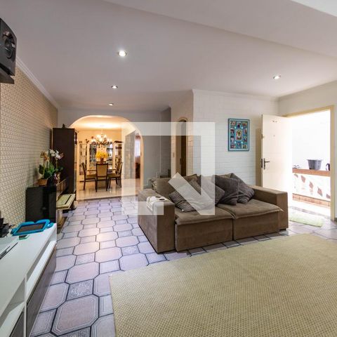 Casa para alugar com 150m², 3 quartos e 4 vagas Casa para alugar com 150m², 3 quartos e 4 vagasSala