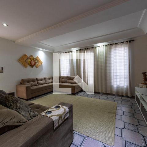 Casa para alugar com 150m², 3 quartos e 4 vagas Casa para alugar com 150m², 3 quartos e 4 vagasSala