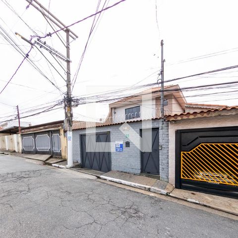 Casa para alugar com 150m², 3 quartos e 4 vagas Casa para alugar com 150m², 3 quartos e 4 vagasFachada
