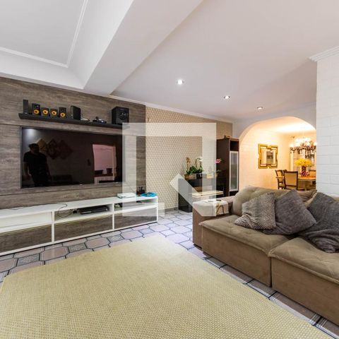 Casa para alugar com 150m², 3 quartos e 4 vagas Casa para alugar com 150m², 3 quartos e 4 vagasSala