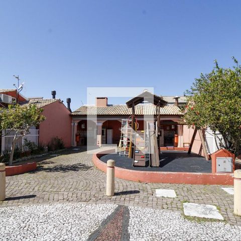 Casa de condomínio à venda com 80m², 3 quartos e 2 vagas Casa de condomínio à venda com 80m², 3 quartos e 2 vagasÁrea Comum - Playground