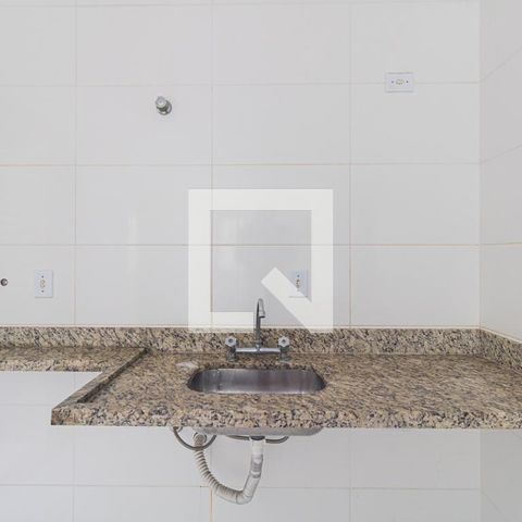Casa à venda com 33m², 1 quarto e sem vagaSala e Cozinha