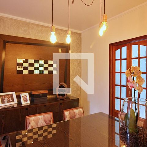 Casa à venda com 212m², 3 quartos e 4 vagasCopa